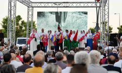 Srebrenitsa Soykırımı şehitleri Kartal'da karanfillerle anıldı