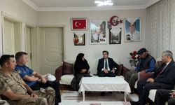 Susuz Kaymakamı Öztürk'ten şehit ailesine anlamlı ziyaret