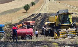 Tarladaki hasat sırasında biçerdöverin çıkardığı yangın, köyde bekletilen su tankeriyle söndürüldü