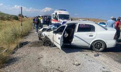 Tatvan'da iki otomobil çarpıştı: 6 yaralı