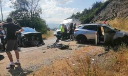 Tokat'ta otomobiller kafa kafaya çarpıştı: 10 yaralı