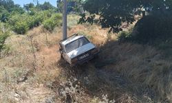 Uşak'ta yoldan çıkan otomobil elektrik direğine çarptı: 4 yaralı