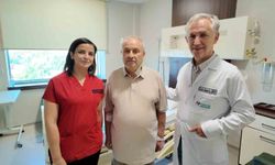 Uyanık halde ameliyata alınan hasta şah damarındaki yüzde 90'lık darlıktan kurtuldu