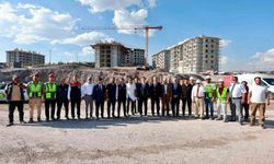 Vali Karakaya, Ahlat'taki Ahıskalı Türkleri TOKİ konutlarını inceledi