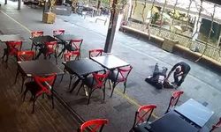 Yardım ediyormuş gibi yaptı, cüzdanını çaldı