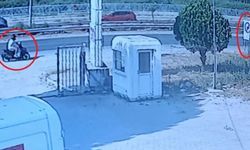 Yol kenarındaki tabelaya çarpan motosikletli kask sayesinde hayata tutundu