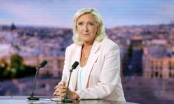 Yolsuzluktan suçlu bulunan Fransız siyasetçi Le Pen, cumhurbaşkanlığı adaylığını duyurdu