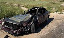 Yozgat'ta devrilen otomobil yandı: 1 ölü, 3 yaralı