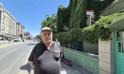 15 yıldır gönüllü olarak çalıştığı 'Sarmaşıklı Cami'ye gözü gibi bakıyor