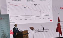 2026 Yılı Üçüncü Enflasyon Raporu Toplantısı'nda enflasyon beklentilerini açıklayan Merkez Bankası Başkanı Fatih Karahan, 'Enflasyonun 2026da yüzde 28, 2027'de yüzde 15 ve 2028'de yüzde 9 olacağı tahmin edilmektedir' dedi.