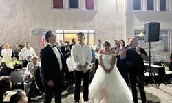 25 yıllık evliliklerini hayallerindeki düğünle taçlandırdılar