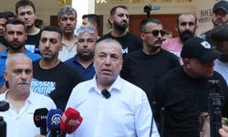 Adana Demirspor taraftarı bariyeri yıkıp belediyeye girmeye çalıştı