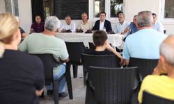 Akdeniz'de hizmet mesaisi sahada: Beşikci mahalle sakinleriyle buluştu