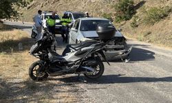 Alçılı koluyla kullandığı motosikletle kaza yaptı