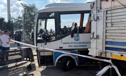 Ankara'da midibüs ile kamyon çarpıştı: 1 ölü, 16 yaralı