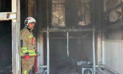 Antakya'da beyaz eşya deposunda yangın çıktı