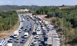 Arnavutköy'de yol çalışması trafiği kilitledi: Kilometrelerce araç kuyruğu oluştu