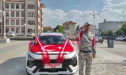 Askerlik hayalini temsili eğlence ile gerçeğe dönüştürdüler