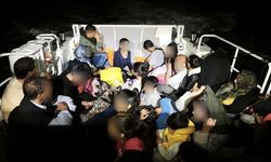 Ayvacık açıklarında 15'i çocuk toplam 32 kaçak göçmen yakalandı