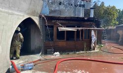 Bakırköy'de tadilattaki kafeden alevler yükseldi