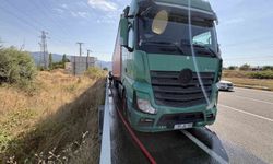 Balataları tutuşan tırı yanmaktan itfaiye kurtardı