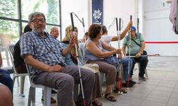 Başkan Çerçioğlu'ndan görme engelli vatandaşlara beyaz baston desteği