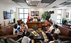Başkan Kocaman, şampiyon güreşçilerle buluştu