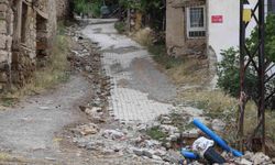 Başkan Öztürk, Derebağ Mahallesi'nde incelemelerde bulundu