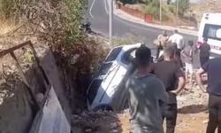 Batman'da kafa kafaya çarpışan araçlardan biri çukura düştü