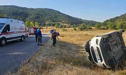 Bilecik'te otomobil yan yattı: 5 kişi yaralandı