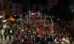 Bolu'da 30 Ağustos Zafer Bayramı fener alayıyla kutlandı
