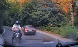 Bolu'da virajı alamayan motosiklet otomobile çarptı