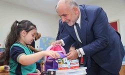 Bu ilçede tüm öğrencilere çanta ve kırtasiye seti hediye