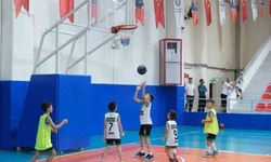 Buharkent'te genç basketbolcular kıyasıya mücadele etti