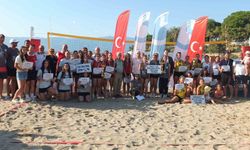 Burhaniye' de plaj voleybolu heyecanı yaşandı