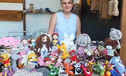 Burhaniye'de Dilek hanımın örgü bebekleri ilgi gördü