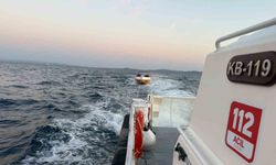 Çanakkale Boğazı'nda içinde 7 kişinin bulunduğu sürüklenen tekne kurtarıldı