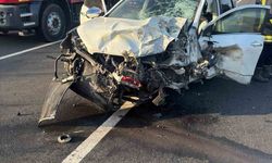 Çanakkale'de 2 otomobil kafa kafaya çarpıştı: 1 ölü