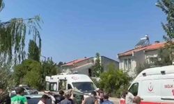 Çanakkale'de park halindeki otomobile çarpan motosikletteki 2 kişi hayatını kaybetti