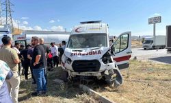 Çorum'da ambulans ile cip çarpıştı: 5 yaralı