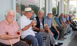 Cuma günleri bayram havasında geçiyor: Cami cemaati 3 kat arttı