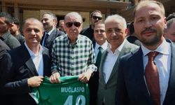 Cumhurbaşkanı Erdoğan'a Muğlaspor forması takdim edildi