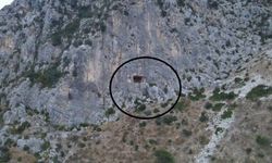 Dağ yüzeyindeki mağarada mahsur kalan şahıs kurtarıldı
