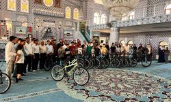 Dicle Kaymakamı Atış'tan Kur'an kurslarındaki bilgi yarışması ve futbol turnuvasında dereceye girenlere ödül