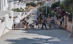 Didim Belediyesi Akbük'te parke taşı döşeme çalışmalarını sürdürüyor
