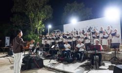 Didim Belediyesi Halk Müziği Korosu konserine vatandaşlardan yoğun ilgi