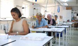 Didim'de kadınlar dikiş öğrenirken üretime de katkı sağlıyor