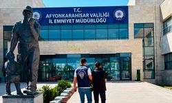 Dolandırıcılık suçundan aranan şahsı polis yakaladı