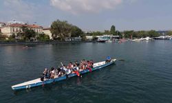 Düzceli gençler Haliç'te suya indi