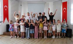 Efeler'de sahne minik yeteneklerin